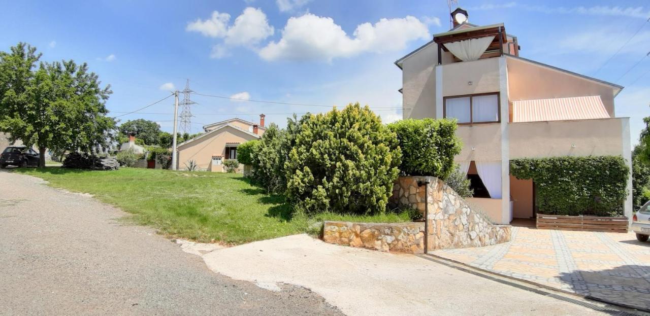 Galižana Apartments Demori מראה חיצוני תמונה